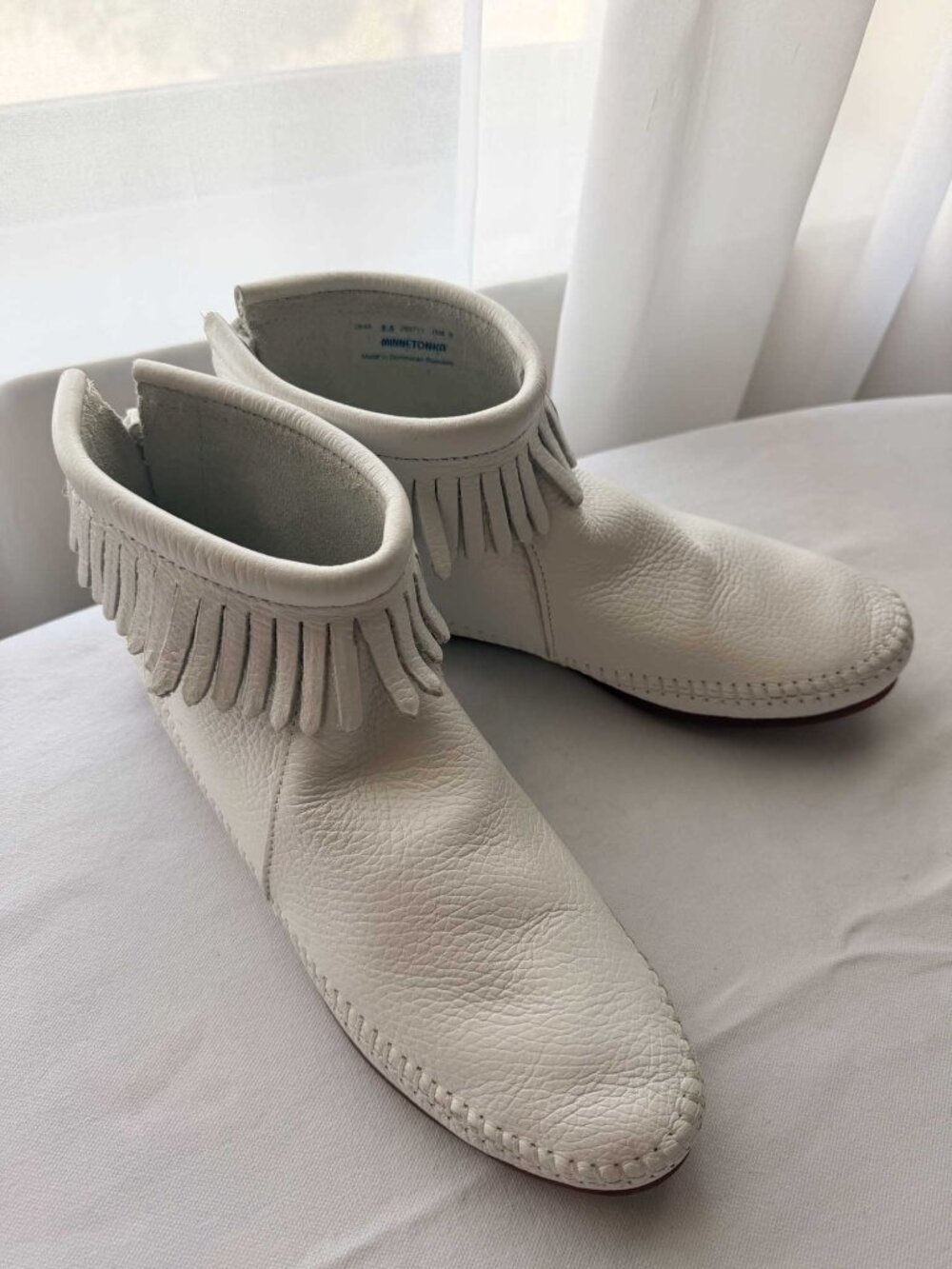 Minnetonka White Leather Fringe Boots Size 8.5, New - Picture 4 of 12